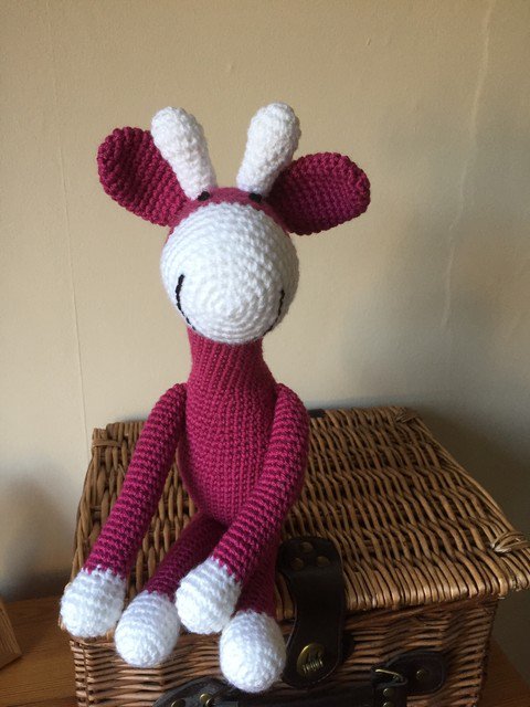 New giraffe in town looking for a home 😊 crwd.fr/2I6d5D9 #FlockBN #handmade #giftideas #UKSOPRO #eshopsuk #TWDA #etsyshops