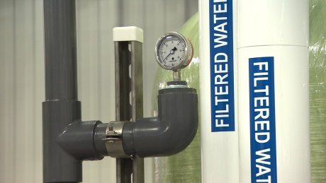 CBCCanada's tweet photo. Northern Ontario First Nation now has clean drinking water after 14 years https://t.co/nP5QvpdoY5 https://t.co/49IcLnpyo5