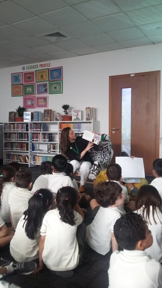 rachaaismail's tweet image. Little writers meet real author! #gcsbookweek #behappybeGCS @MrPlunkettGCS @GCSPYPCor @LisaThorpeDubai