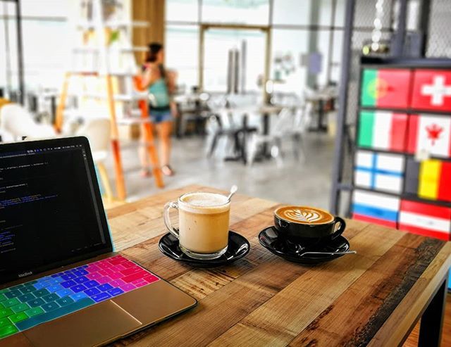 onlinepuls's tweet photo. Kaffeepause bei den onlinepulsis ☕ #digitalnomad #onlinepuls #shopware https://t.co/qvXIfkQkLN https://t.co/FBmXfPnqug