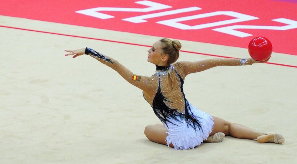 esteruss's tweet photo. Feliz cumpleaños a Lidia Redondo @risiflo, cómo disfrutamos con tu gimnasia. Gracias por tu entrega, técnica y expresión, disfruta de tu día 💕💐🌟 https://t.co/DhuMOLjrfc