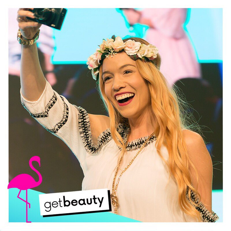 GetBeautyParis's tweet photo. Les #beauties 💄voilà une photo de @Mila_babychou qui va vous rappeler #getbeauty ! 😉 Si t'as hâte d'être le 2 juin, commente avec 🌸 et RT https://t.co/DCrEWoYeNJ