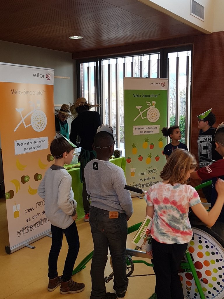 FredericVAQUIER's tweet photo. @Elior_France partenaire de la ville de @villederueil pour l'animation vélo smoothie! https://t.co/YHSox9lH9Y