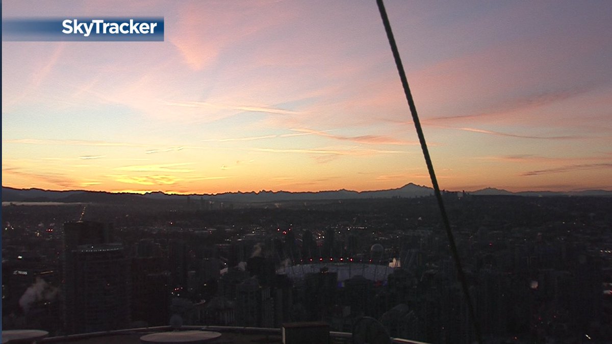 MMadryga's tweet photo. What a start to Wednesday! A colourful sunrise...but it is cold. Near zero and frosty right now.. https://t.co/xnmJh4aClX