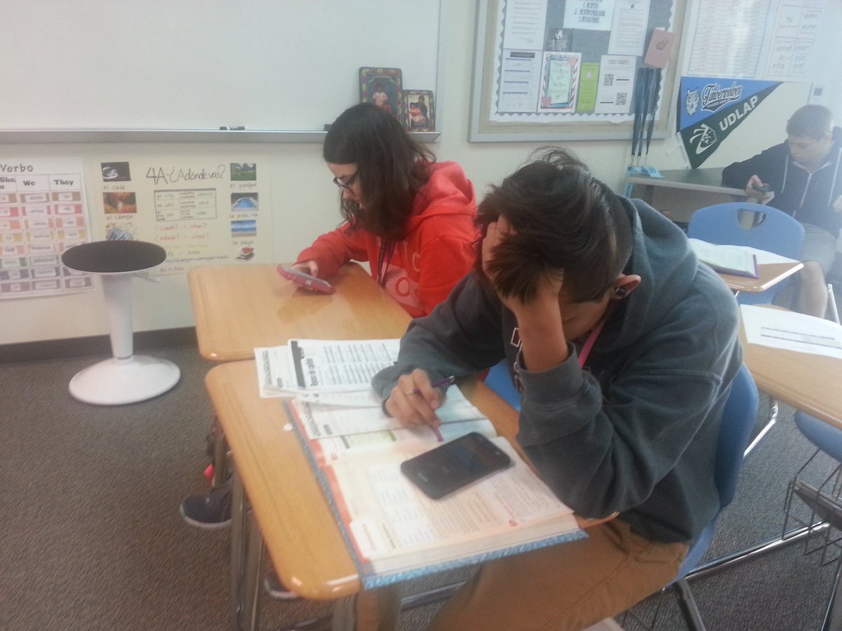 cvhsspanish's tweet image. Review with quizizz #SuccessCSISD  #CVHSTwolves