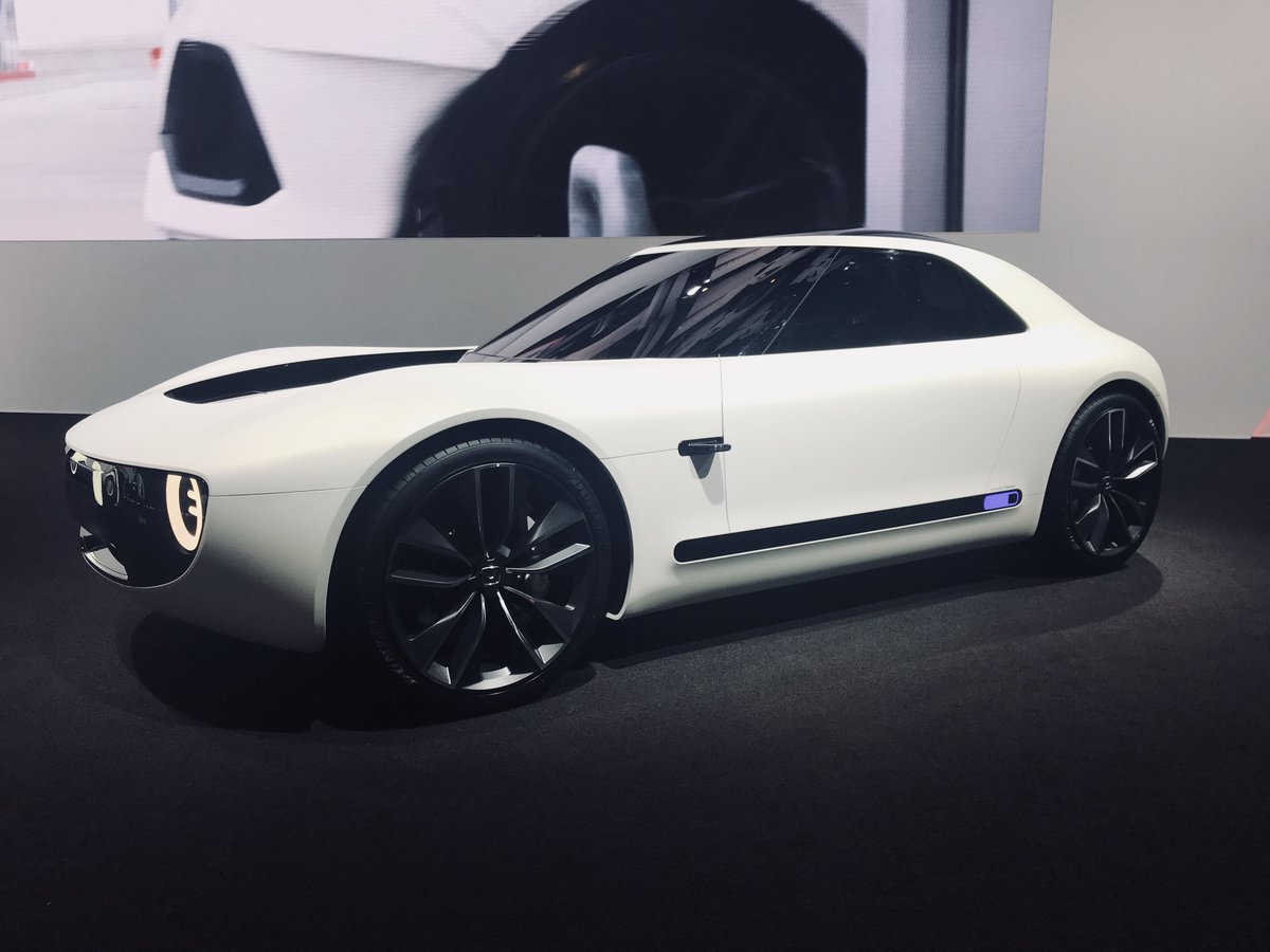 virtualcarit's tweet photo. #UrbanEV #SportsEV #NeuV di #Honda
Urban EV Concept sarà il primo veicolo elettrico a batteria ad essere venduto in Europa nei primi mesi del 2019
@HondaAutoItalia @GimsSwiss #GIMS2018 #VCarGinevra https://t.co/gfvPT9VGcK