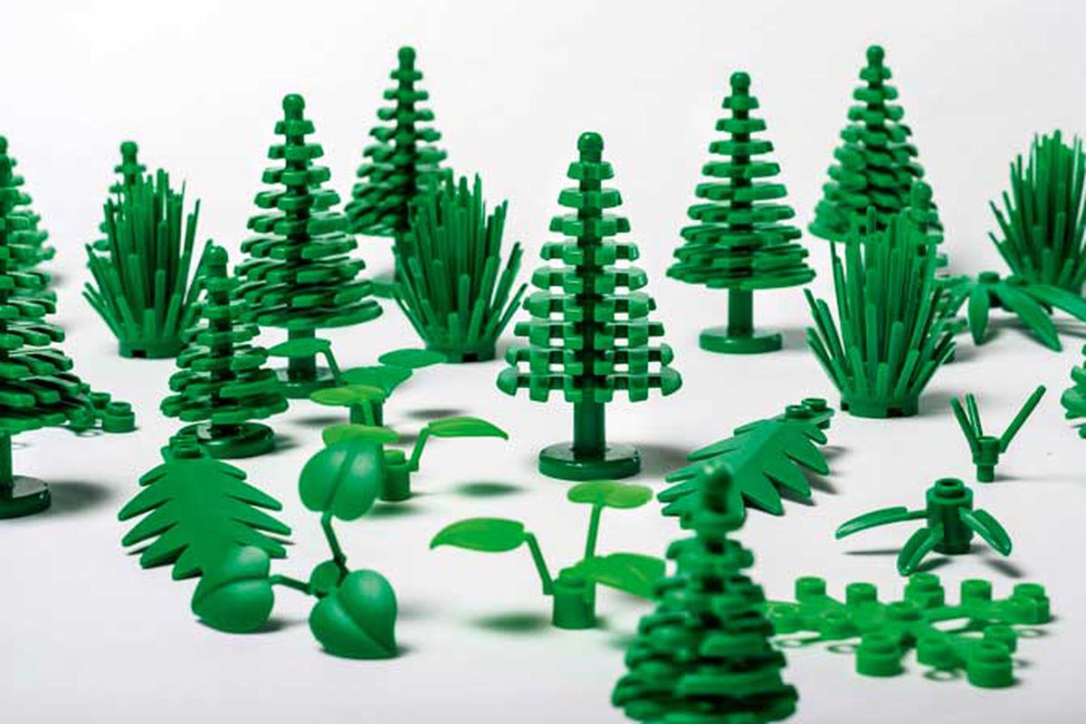 DenmarkinUSA's tweet photo. The first sustainable #LEGO bricks will be launched in 2018! Botanical elements such as leaves, bushes and trees will be made from plant-based plastic sourced from sugarcane and will appear in LEGO boxes soon  😃https://t.co/jGPwtwZRqt https://t.co/WLf5Fiwylq