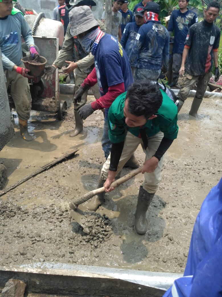 Gotong Royong Lobaan bersama DPMD dan TPP P3MD Cianjur <a href="/jokowi/">Joko Widodo</a> <a href="/EkoSandjojo/">Eko P. Sandjojo</a> <a href="/firdaus414wi/">Firdaus Alawi</a>