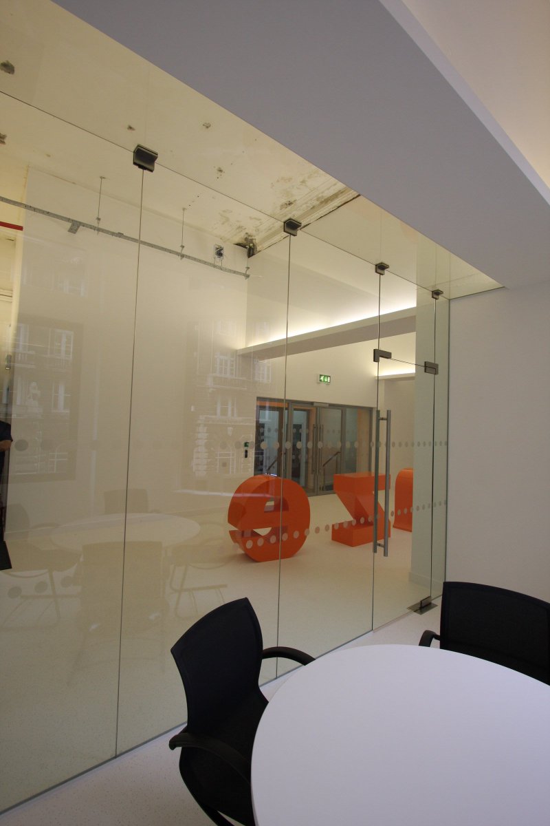 ObgUK's tweet photo. Project Gallery 📸

Single Glazed Frameless glass offices with Frameless Glass Doors with Feature glass lids to office fronts installed at Amaze Offices, Liverpool https://t.co/Cc8uxlHBpU