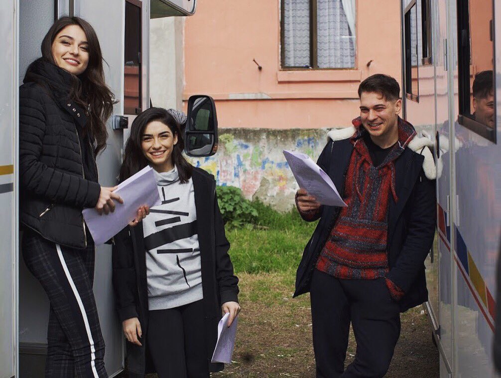 masalbitti6's tweet photo. Bomba gibi geliyorlar! 💥 
Hazır mıyız? 😎 Yakında #NetflixTürkiye'de! 🎊 🎈 #AyçaAyşinTuran #ÇağatayUlusoy #HazarErgüçlü #YeniDizi #Netflix #o3Medya https://t.co/MWJtbm2wZr