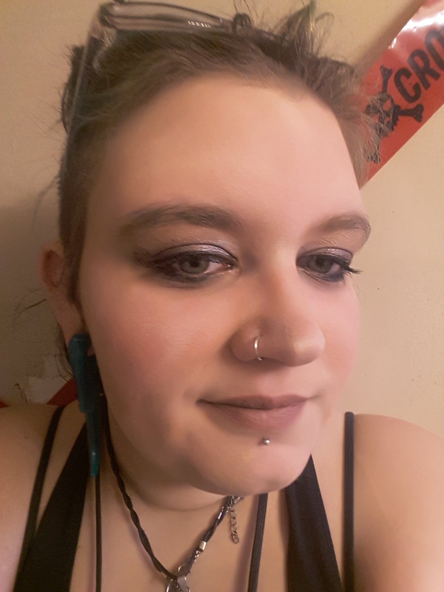 Occasionally I remember Twitter exists. And then I'm all like "dude, what do I say? Does anyone even remember I exist on Here? Better just post a damn selfie." Hi all.