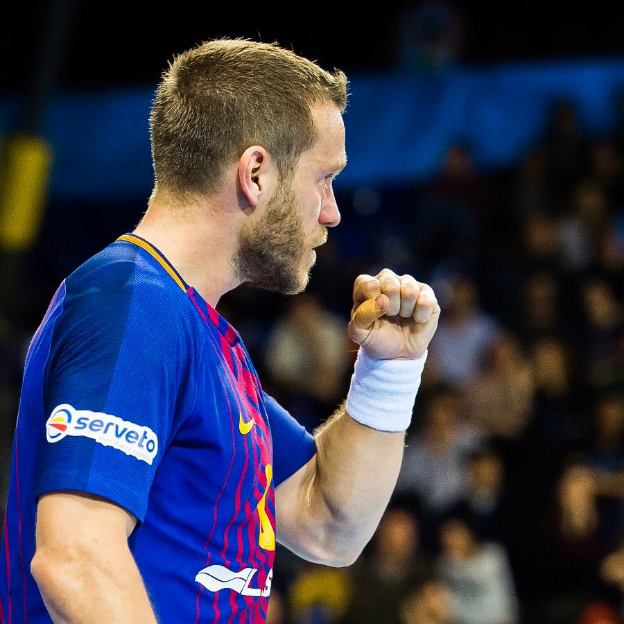 VictorTomas8's tweet photo. Nova oportunitat per acostar-nos al nostre objectiu. A les 20:30h juguem contra el @clogronolarioja al Palau. A per la victòria, equip! @fcbhandbol #FCBLassa #hummelsport #VT8 💪🤾🔵🔴 https://t.co/BjUHKEvzs5