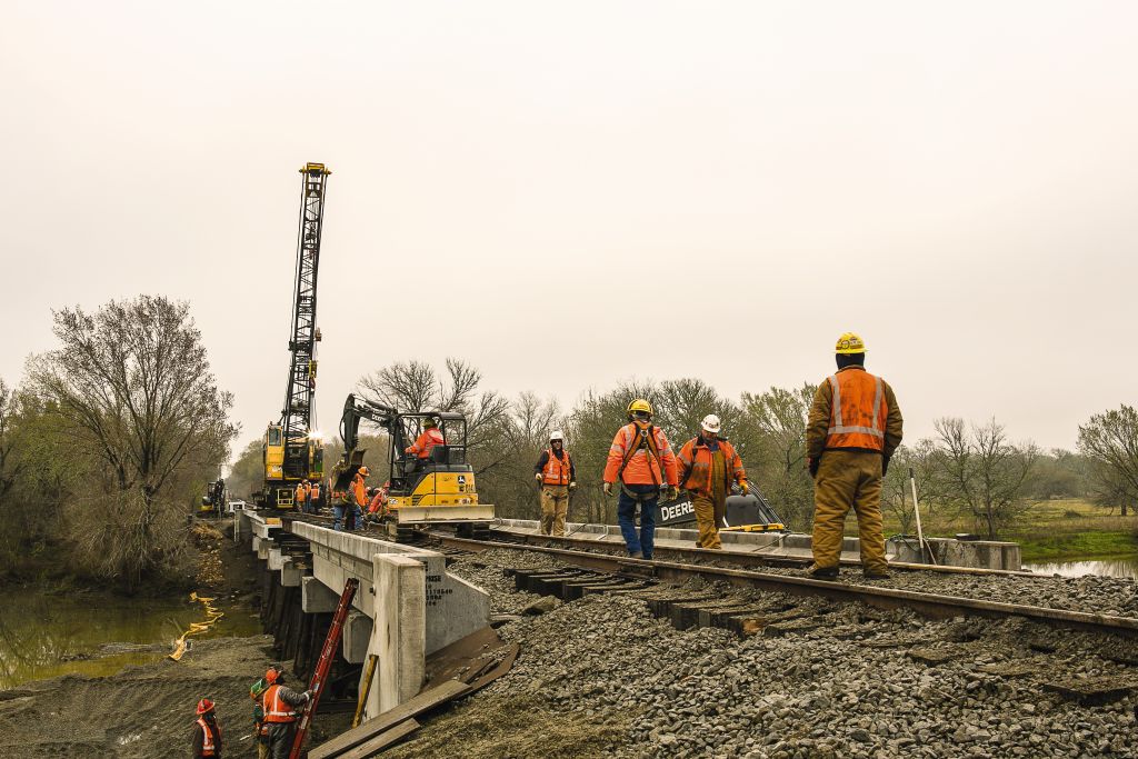 UnionPacific's tweet photo. #DYK: Freight railroads support about 1.5 million jobs across the U.S. #RailDay2018 #BuildingAmerica https://t.co/RPhW9M2DwF