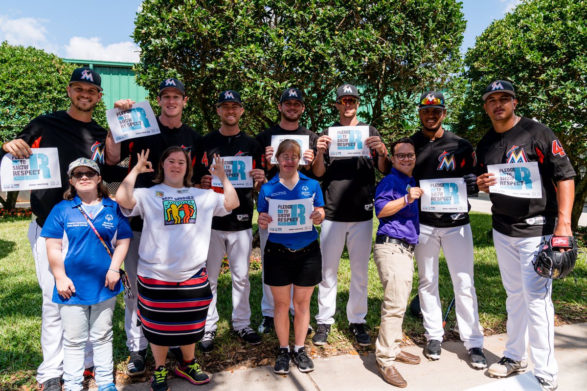 Marlins's tweet image. The #Marlins took the pledge with @bestbuddies and @SOFL_MDC to spread the word to end the word! 👍

#RWord | r-word.org