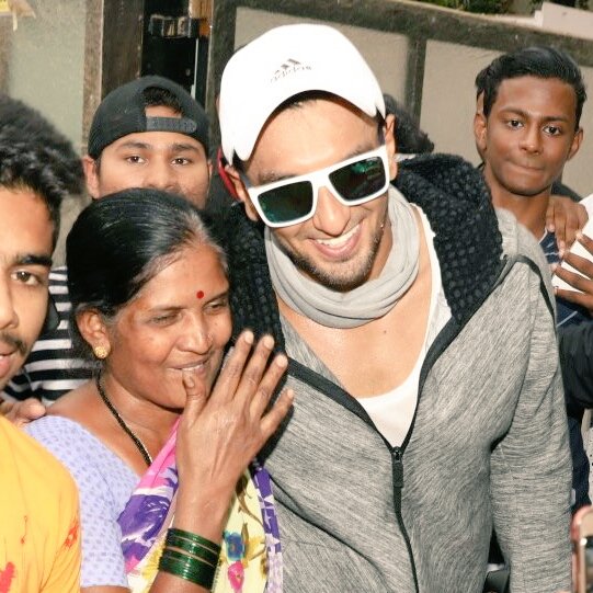 RanveerBest's tweet photo. ☺ https://t.co/nLBhge8Q7Q