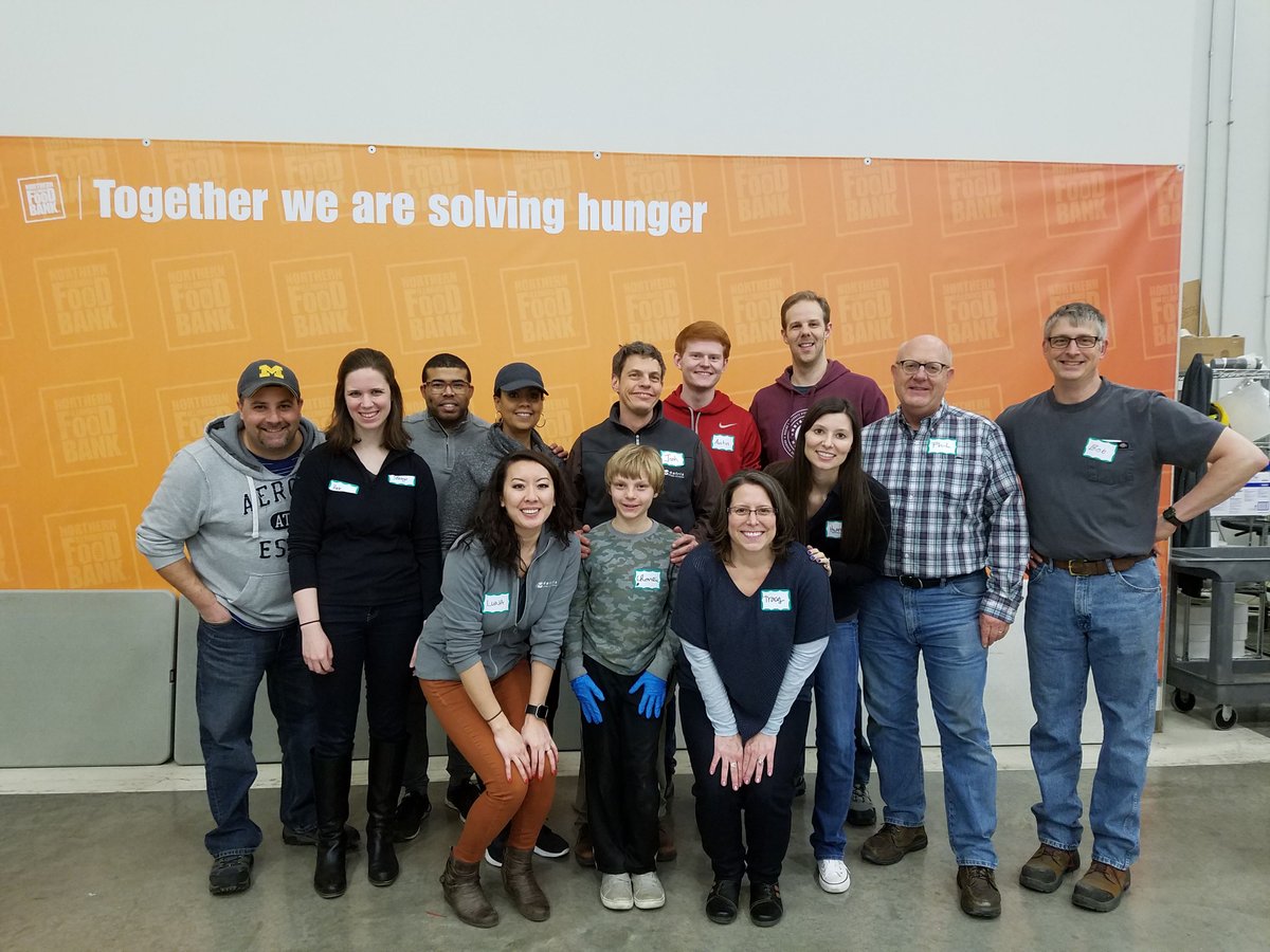 MatrixDsign's tweet photo. Matrix employees and family helped pack 3,550 lbs of sweet potatoes at @ILfoodbank last night! #givingback #NorthernILFoodBank #helpsolvehunger #volunteering https://t.co/527C1FWdCa