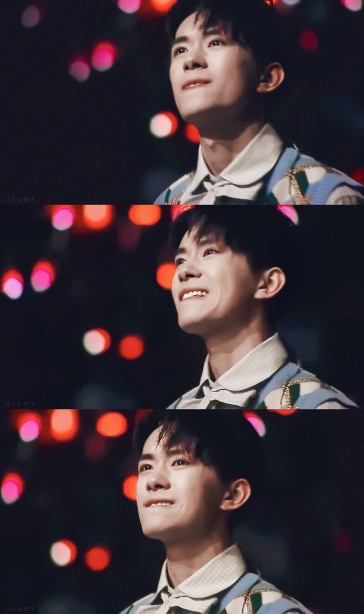 YiLinh3's tweet photo. Chàng trai mà tôi theo đuổi này bên ngoài tưởng như mạnh mẽ, lý trí có hơi lạnh lùng nhưng bên trong vẫn chỉ là một cậu bé với trái tim nóng với tâm hồn nhạy cảm đã trải qua mọi loại khó khăn ,là một con người trọng tình cảm, âm thầm làm việc
#JacksonYi https://t.co/EtsnnzgBUL