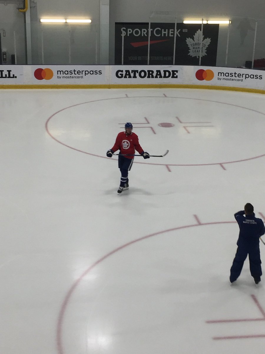HennyTweets's tweet photo. Auston hard at it this morning before the main group gets on. #tmltalk https://t.co/6dR71gNzI9