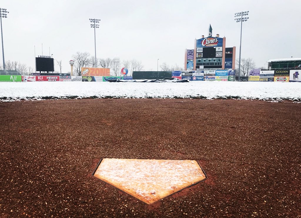 GoLexLegends's tweet photo. 🙋🏼♂️ Us: *60 degrees out yesterday* It’s finally baseball weather! ⚾️☀️
🌱 Mother Nature: Nah. 🙅🏽♀️❄️
#KentuckyProblems https://t.co/PuchCfGWA8