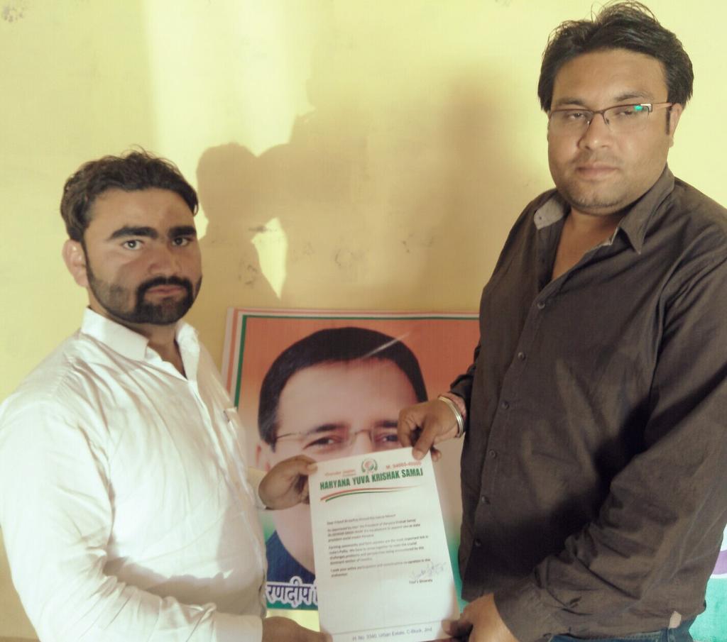 SarfrajTomar's tweet photo. अखिल भारतीय क्रषक कांग्रेस संगठन के प्रदेश मीडिया प्रभारी पद पर न्यूक्त किये जाने पर कांग्रेस मीडिया प्रभारी रणदीप @rssurjewala जी #isware nain जी @VineetPunia जी @jaglan_virender जी का हार्दिक ध्यानवाद
@SanjeevDhamtan @BijenderMajra https://t.co/82tF4gSAwC