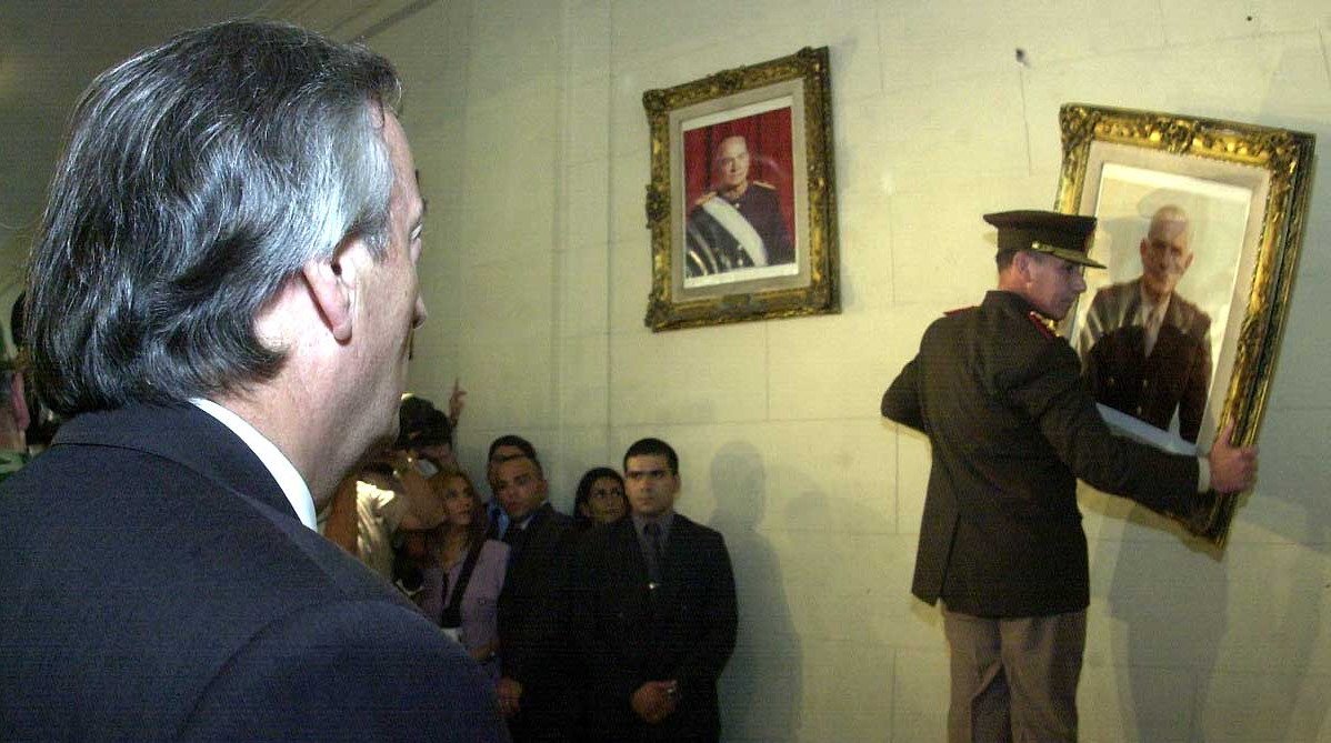 motoreco_ok's tweet photo. "Reynaldo Bignone"
MURIÓ EL GENOCIDA REYNALDO BIGNONE
El gobierno quiere liberar a todos los militares presos https://t.co/Ckb6TLG1m5