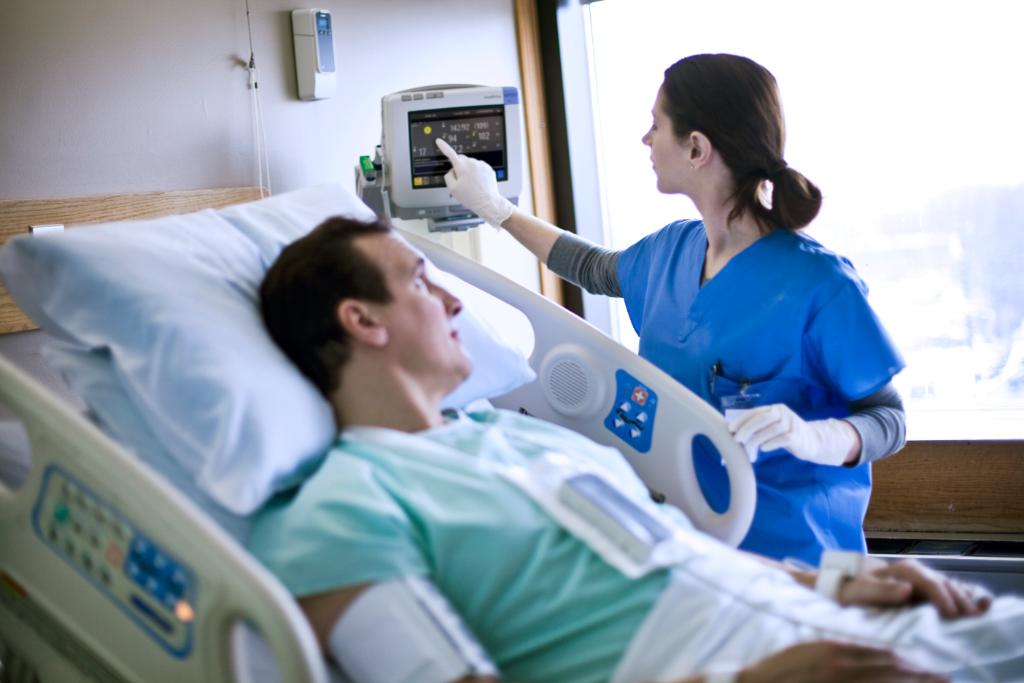 PhilipsPR's tweet photo. Saratoga Hospital in the U.S. partners with @Philips to improve patient care and safety. Hospital reduces patient codes on the general floor and eliminates codes in orthopedic unit with advanced patient monitoring solution #HIMSS18 Press release: https://t.co/aMs5ZjPEc3 https://t.co/BKgWJ0JYeE
