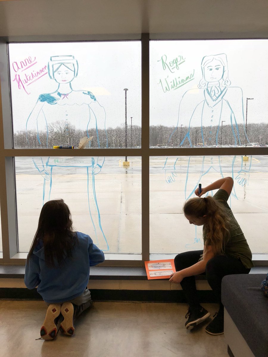 MrsSterner5226's tweet photo. Contest winners displaying their hard work for all to see in the atrium!  #30wordchallenge #socialstudies #settlingNewEngland @MissWalker5114 https://t.co/fw9UwuUoPU