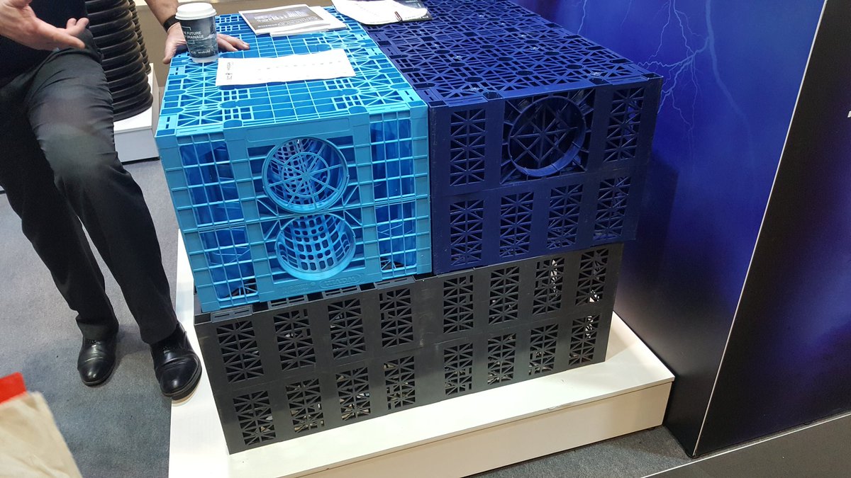EmilevanRinsum's tweet photo. De #futureofdraining wordt voortvarend opgepakt op #ecobuild2018 ... mis alleen de #greenroofs & #smartroofs ... @WavinGroup ... 'the solution of the waterproblem is also on #cityroofs ..." @Ecobuild_Now https://t.co/VkvrN9zndb