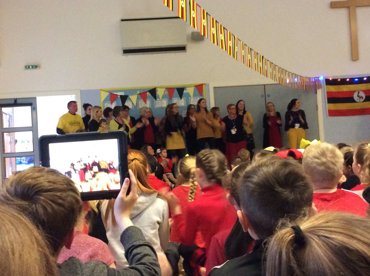 MrsRimmer1's tweet photo. Fantastic singing from all the school...and the staff! Raising £250 👍@MrsRimmer1 #pearlofafrica #singathon https://t.co/gSTBcGt3tX