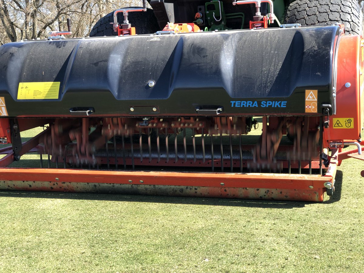 Jordanpsuturf's tweet photo. 7” Deep Tine @ 2” x 3” spacing to our T-1 Greens followed up with a double roll. #turfgrass #2018preparations https://t.co/M5NrfUjhtO
