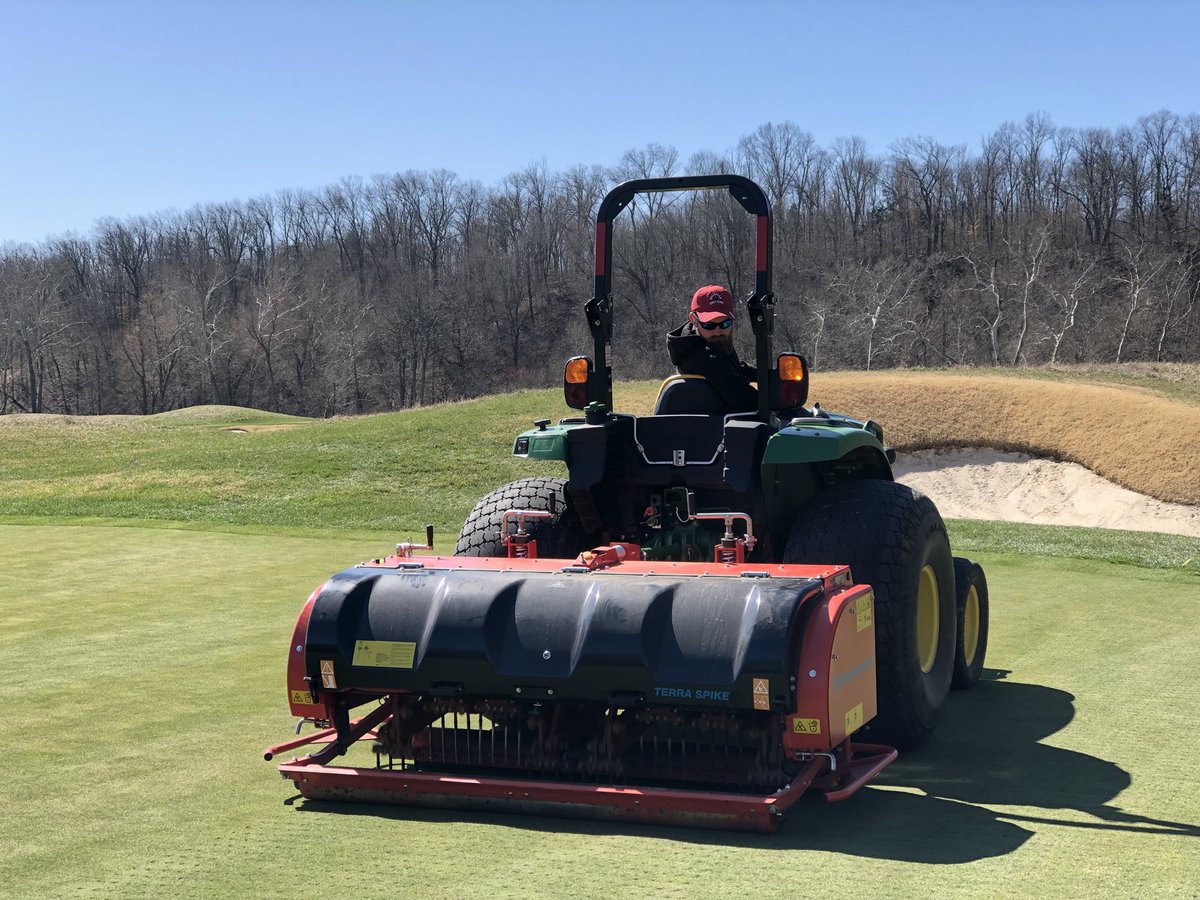 Jordanpsuturf's tweet photo. 7” Deep Tine @ 2” x 3” spacing to our T-1 Greens followed up with a double roll. #turfgrass #2018preparations https://t.co/M5NrfUjhtO