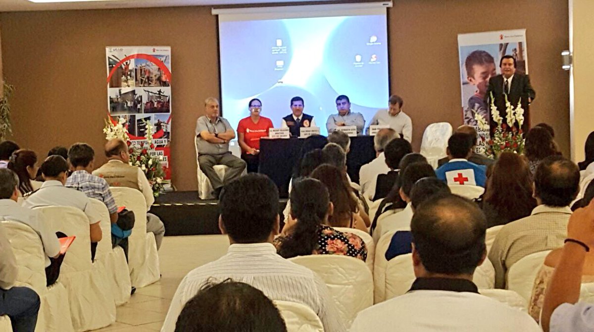 SaveChildrenPE's tweet photo. [Hoy] Estamos en la presentación de los logros de nuestro Programa de Respuesta Humanitaria en #Lambayeque. Más de 620 familias beneficiadas en Lambayeque y La Libertad 
Participan: @indeciperu @USAIDPeru @theOFDA, autoridades de la región, líderes comunitarios. #UnaSolaFuerza 💪 https://t.co/fKzsYymBBF