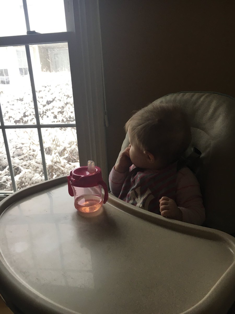 KLeo0102's tweet photo. @News12NJ Future Meteorologist...Catherine loves watching the snow 👶🏼❄️⛄️🎀 https://t.co/BEWfPbm6CH