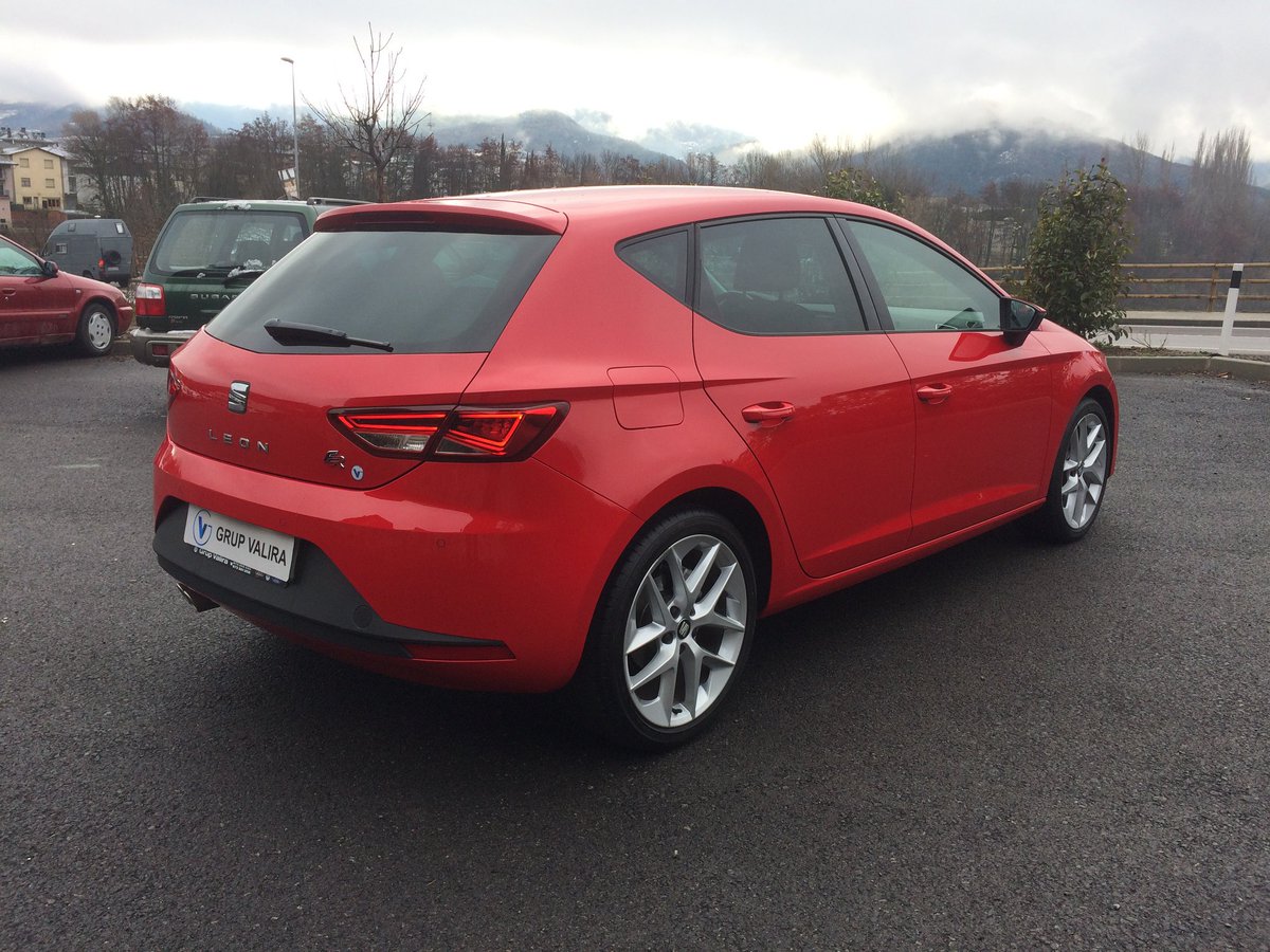 GrupValira's tweet photo. Y aquí tenemos un fantástico #SeatLeónFR 😍2.0 TDI 150cv. del 12/2016 con sólo 30.200kms. 🎉¡¡POR SOLAMENTE 18.500€!!🎊#FarosFullLed #NavegadorGPS #PantallaTáctilColorMultifunción #Llantas18 #LucesAutomáticas #SelecciónModosConducción🤩¡Te esperamos en @GrupValira! ☎️973351258 https://t.co/cRuKIe9SDH