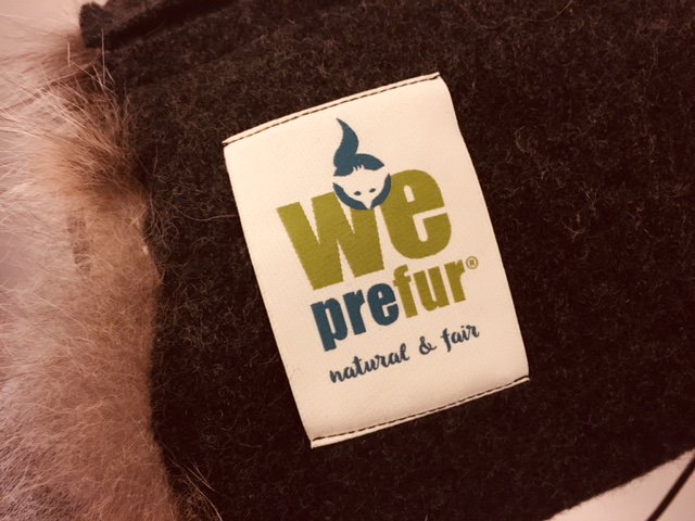 JagdverbandDJV's tweet photo. Wer beim Kauf von #Pelz sicher gehen will, achtet auf das Logo #weprefur des deutschen Kürschnerverbandes. Dort stecken nur Felle aus der heimischen #Jagd drin. Lohnenswerter @ntvde Beitrag: https://t.co/kD4Z5Qj9Qa #Fellwechsel https://t.co/Nyaa2zSsx7