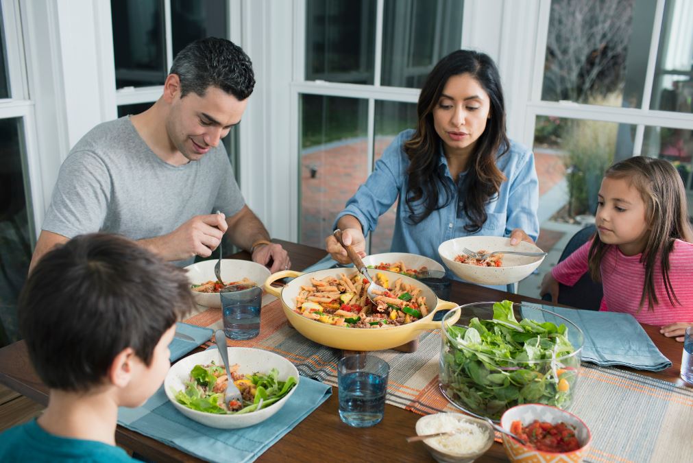 BeefCheckoff's tweet photo. #BeefFact Friday: Americans consume two-thirds of their total daily protein intake at dinner. But new research shows that distributing protein evenly throughout the day may be the most beneficial for overall health and wellness benefits. RT the facts! https://t.co/dKpj7znxoR https://t.co/ns448Omlro