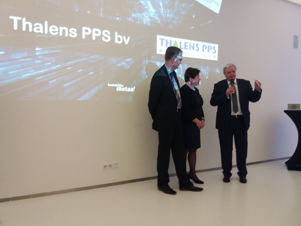 Uitreiking <a href="/metaalunie/">Metaalunie</a> Smart Manufacturing Award aan Thalens PPS te Drouwenermond als districtswinnaar Noord. Mooi familiebedrijf met 15 p.