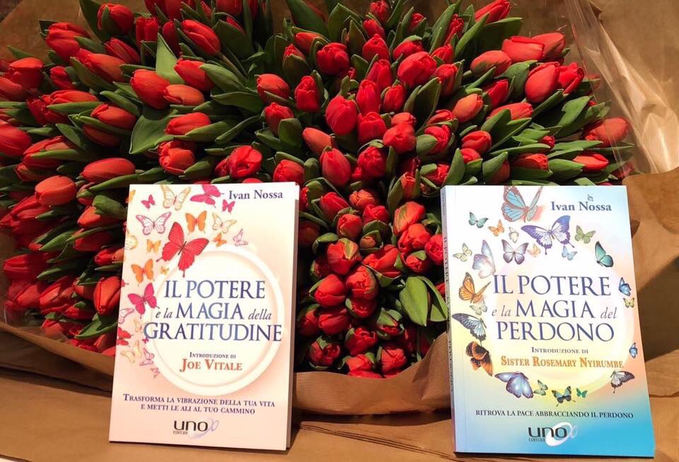 ivan_nossa's tweet photo. Anche con ciò che scegliamo di leggere possiamo cambiare il mondo #libri #libros #Bestseller #love #perdono #gratitudine #VentagliDiParole https://t.co/C6QhaaljQJ