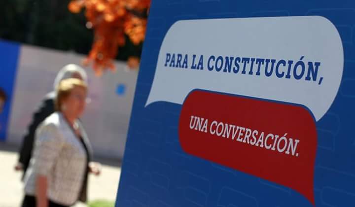 elfrente_amplio's tweet photo. Sin el apoyo de sus partidos, dejando en manos de Piñera la continuidad de un proceso que está bastante lejos de sus intereses y en medio de una soledad política absoluta, el relato sin épica del "proceso constituyente" impulsado por el gobierno murió ayer antes de nacer. https://t.co/iCPfX7IYLi