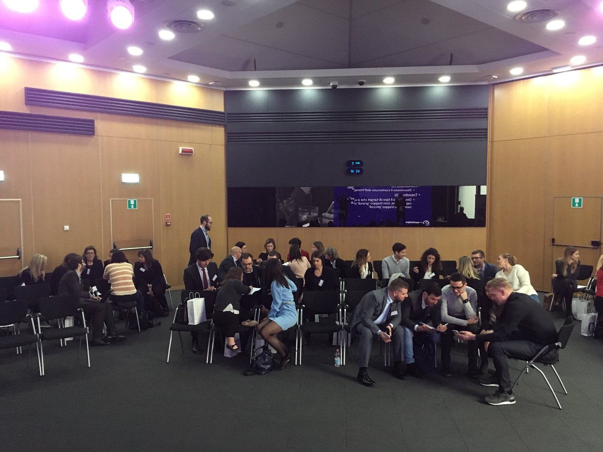 PotentialparkAB's tweet photo. Workshop Instagram for companies - Fun Team work #Potentialpark18 https://t.co/TkUS14ZFv4