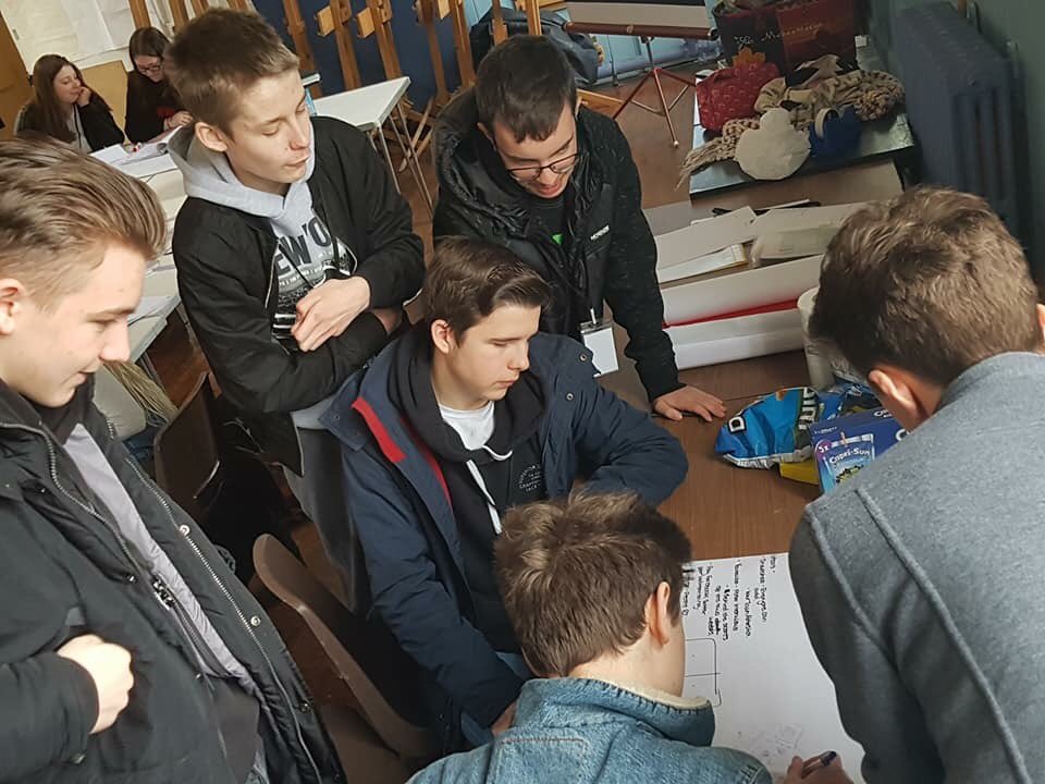 TheEDGEProject2's tweet photo. On Monday we started our new project, Wartown. This is where students will be creating a documentary series. Here are some photos from the first day where students began to plan their ideas and got into teams! https://t.co/IEy1LoQWXt