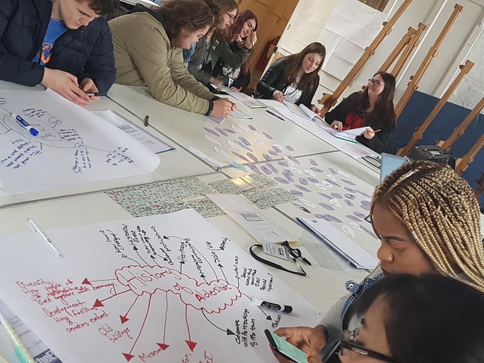 TheEDGEProject2's tweet photo. On Monday we started our new project, Wartown. This is where students will be creating a documentary series. Here are some photos from the first day where students began to plan their ideas and got into teams! https://t.co/IEy1LoQWXt
