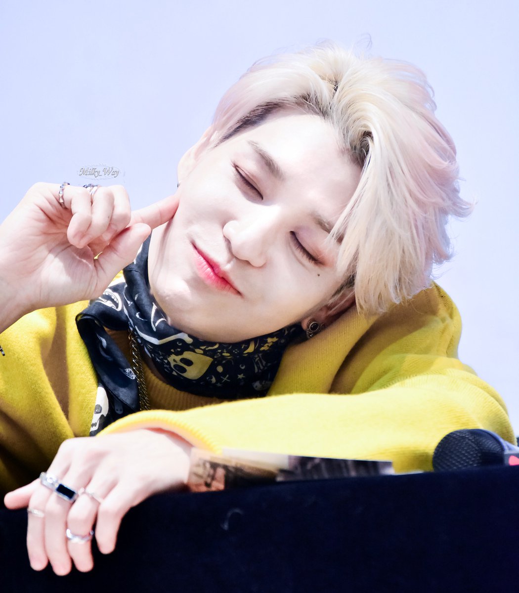 MilkyWay_kies's tweet photo. 180303 강성훈 222H 팬사인회 in 목동 코바코홀
강성훈❤

입술모양의 변화💋

#젝스키스 #젝키 #SECHSKIES  #水晶男孩  #ジェクスキス #강성훈 #KANGSUNGHOON  #カンソンフン https://t.co/rKENYN2Ev7