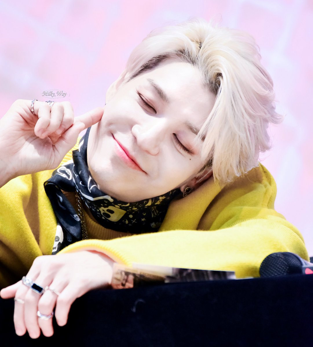 MilkyWay_kies's tweet photo. 180303 강성훈 222H 팬사인회 in 목동 코바코홀
강성훈❤

입술모양의 변화💋

#젝스키스 #젝키 #SECHSKIES  #水晶男孩  #ジェクスキス #강성훈 #KANGSUNGHOON  #カンソンフン https://t.co/rKENYN2Ev7