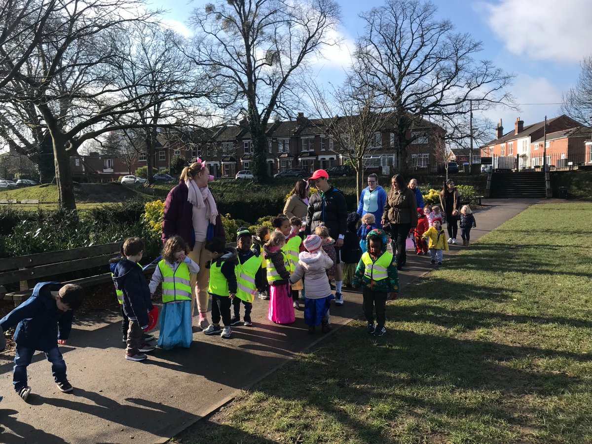 We took part in the daily mile today - out children walked, ran and toddled around the park opposite our nursery. We were also celebrating World Book Day follow the snow last week ☀️  🏃🏽‍♀️ 🏃‍♂️ 📚 #WorldBookDay2018 @NDNAtalk #HealthyBodyHappyMe @daynurseriesuk