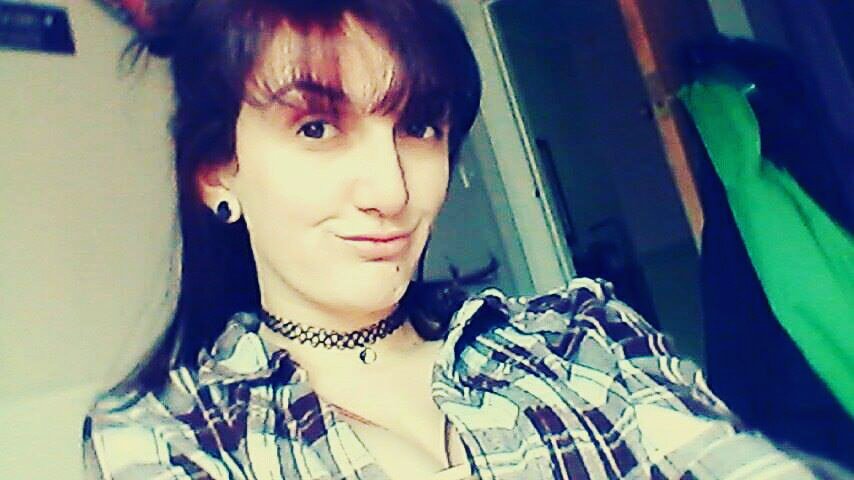 HannahChar04's tweet photo. #issaqueer add me up on Snapchat hcharlie2000 =_= #LikeAGirl #like4like #followme https://t.co/IebyzhNIqI
