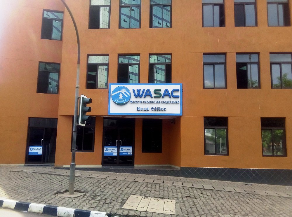 IGIHE's tweet image. #WASAC yavanye icyicaro gikuru cyayo mu nzu yakodeshaga miliyoni 26 Frw ku kwezi |IGIHE #RwOT

dlvr.it/QK5n1G

✍🏾@rabbimalo