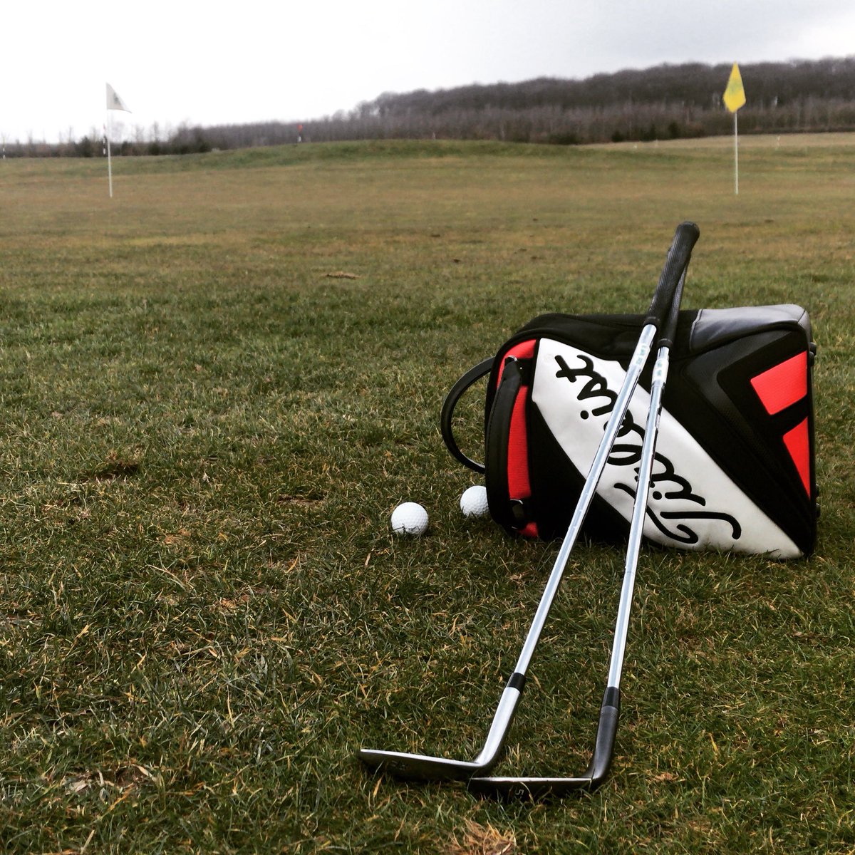 pga_sarah's tweet photo. Short game practice @gogmagog_golf this afternoon, avoiding the rain! ☔️🏌🏼♀️ #LadyProfessional #PGAPro #HurryUpTournaments ⛳️ https://t.co/LO7eHbAa6F