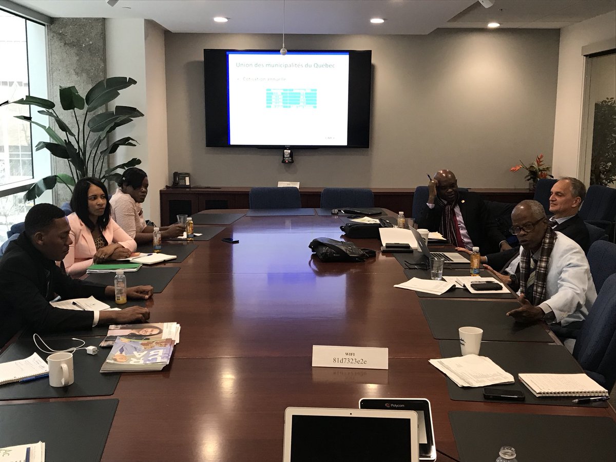 UMQuebec's tweet photo. La visite de la délégation d’élus locaux haïtiens débute par une présentation par l’équipe de la permanence du mandat, de la structure et des services de l’#UMQ #polmun #PCM2 https://t.co/wPgCwMLwnQ