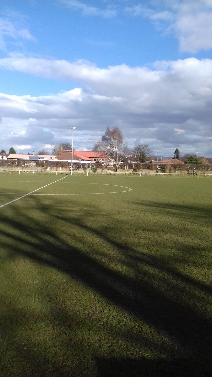 BrushesNwltd's tweet photo. The sun's actually out #unreal #gameontonight #cheadle https://t.co/6KgZzouGOK